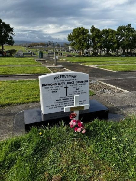 palfreyman r   je palfreyman r   je