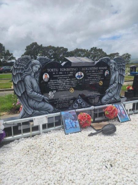 tonisitino tonisitino